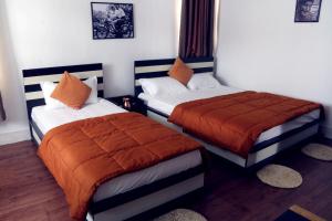 Postel nebo postele na pokoji v ubytování The Majestic Bed & Breakfast