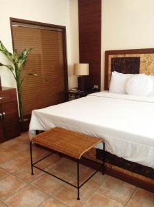 Postel nebo postele na pokoji v ubytování Citystate Asturias Hotel Palawan
