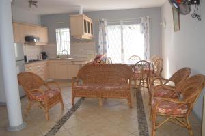 Nhà bếp/bếp nhỏ tại Montagu Villa, Flic en Flac, Mauritius +9 ảnh