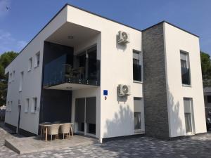 Budova, v ktorej sa apartmán nachádza