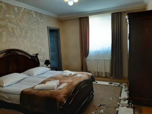 A bed or beds in a room at Kazbegi Guide