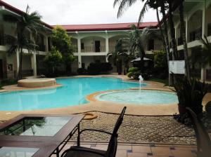 Bazén v ubytování Citystate Asturias Hotel Palawan nebo v jeho okolí