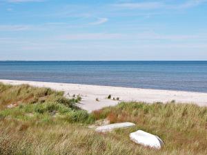 Fotografie z fotogalerie ubytování Three-Bedroom Holiday home in Ålbæk 48 v destinaci Ålbæk