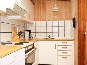 6 person holiday home in L kken 주방 또는 간이 주방