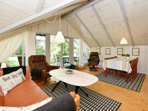 een woonkamer met een bank en een tafel bij 4 person holiday home in Oksb l in Oksbøl