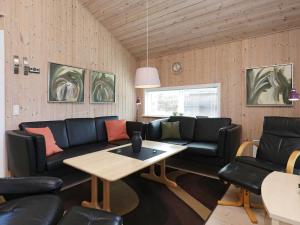 Posezení v ubytování 8 person holiday home in Ulfborg