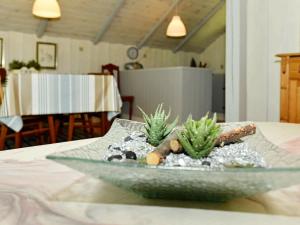 een glazen kom met planten op een tafel bij 4 person holiday home in Oksb l in Oksbøl