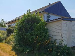 Asserballeskovにある4 person holiday home in Augustenborgの大茂みの家