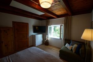 a living room with a green couch and a window at Vacationhome in the vineyards in Vienna