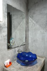 a blue sink on a counter in a bathroom at Baan i Talay Chumphon บ้านไอทะเลชุมพร in Chumphon