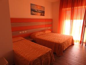 Postel nebo postele na pokoji v ubytování ChrisMare Hotel