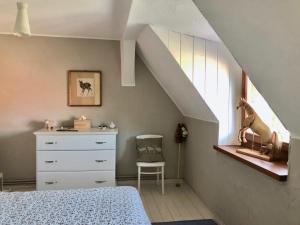 Una cama o camas en una habitación de Seeblick Cottage