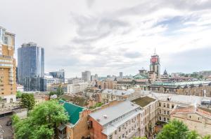 Nespecifikovaný výhled na destinaci Kyjev nebo výhled na město při pohledu z apartmánu + 11 fotografií