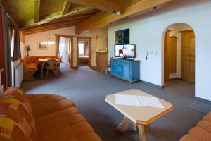 A seating area at Gästehaus Brantlhof Zimmer und Ferienwohnungen in Going am Wilden Kaiser