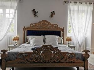 Ένα ή περισσότερα κρεβάτια σε δωμάτιο στο Château de Verdalle