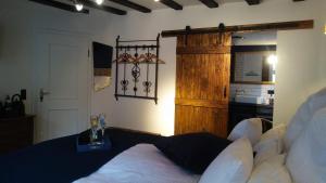 Säng eller sängar i ett rum på HIER & JETZT in Monschau City