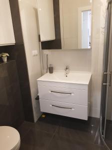 Kúpeľňa v ubytovaní Apartamenty Bliżej Morza Kasprowicza + 19 fotografií