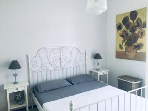 En eller flere senger på et rom på Casa Sereno