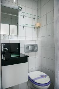 Hostel M tesisinde bir banyo