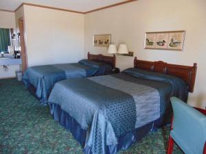 Llit o llits en una habitació de Heritage House Inn