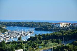 Gallery image of sky in Pula