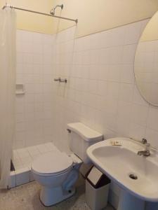 Koupelna v ubytování El Tuco Hotel + 37 fotografií