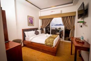 Postel nebo postele na pokoji v ubytování El Nido Royal Palm Inn