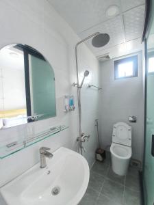Kylpyhuone majoituspaikassa Hello Dalat Hostel