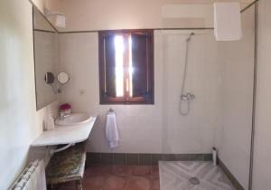 Koupelna v ubytování Casa Prat + 31 fotografií