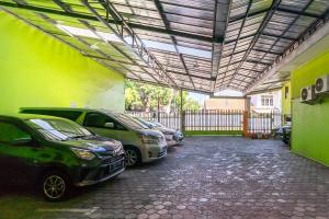 a garage with several cars parked in it at RedDoorz near Kejaksan Station Cirebon 2 in Cirebon +12 photos