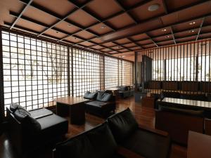 Posezení v ubytování Niseko Konbu Onsen Tsuruga Moku-no-sho
