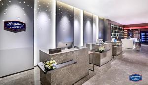Χώρος καθιστικού στο Hampton by Hilton Guangzhou Dongxiaonan