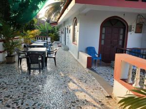 Aguada的住宿－Alexmarie Guest house 5 min to candolim Beach，相簿中的一張相片