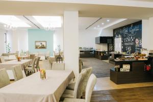 Restaurant o un lloc per menjar a President Hotel by Hrazdan Hotel CJSC