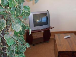 Telewizja i/lub zestaw kina domowego w obiekcie Pardiola Baserria