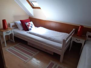 Posteľ alebo postele v izbe v ubytovaní Szalay Villa