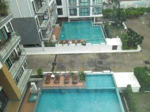 an overhead view of two swimming pools in a building at NEOcondo @ PATTAYA in Jomtien Beach