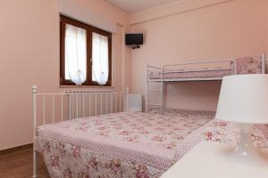 Łóżko lub łóżka piętrowe w pokoju w obiekcie Agriturismo Il Vecchio Pollaio