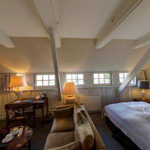 Postel nebo postele na pokoji v ubytování Munkebo Kro & Hotel