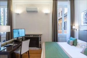 Uma TV ou centro de entretenimento em Internazionale Domus
