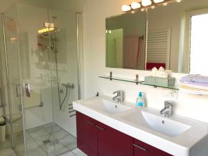 Ein Badezimmer in der Unterkunft Ferienhaus "Auf dem Bremsberg"