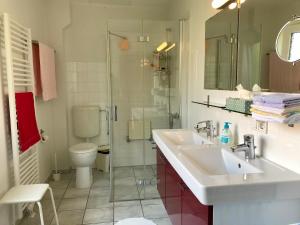 Ein Badezimmer in der Unterkunft Ferienhaus "Auf dem Bremsberg"