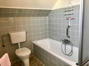 Ein Badezimmer in der Unterkunft Ferienhaus "Auf dem Bremsberg"