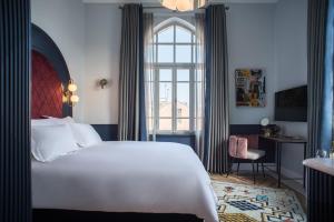 Postel nebo postele na pokoji v ubytování Elmina Hotel Jaffa