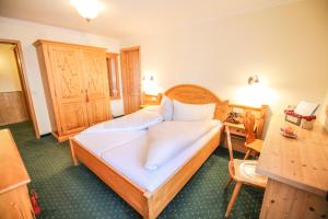 Rúm í herbergi á Hotel Kreutzer