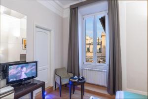 Uma TV ou centro de entretenimento em Internazionale Domus