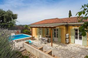 Gallery image of Yellow House Ithaca in Vathi