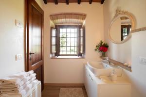 A bathroom at Villa Pianora