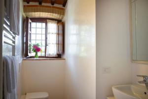 A bathroom at Villa Pianora