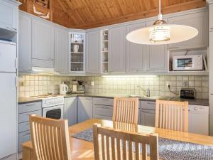 Køkken eller tekøkken på Holiday Home Nahila by Interhome